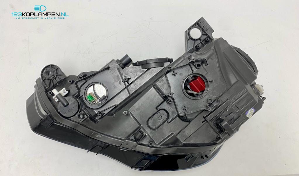 (VR) Audi A3 8V Xenon LED koplamp rechts 060/114K 044L headlight left and right usado en Menorca foto 4