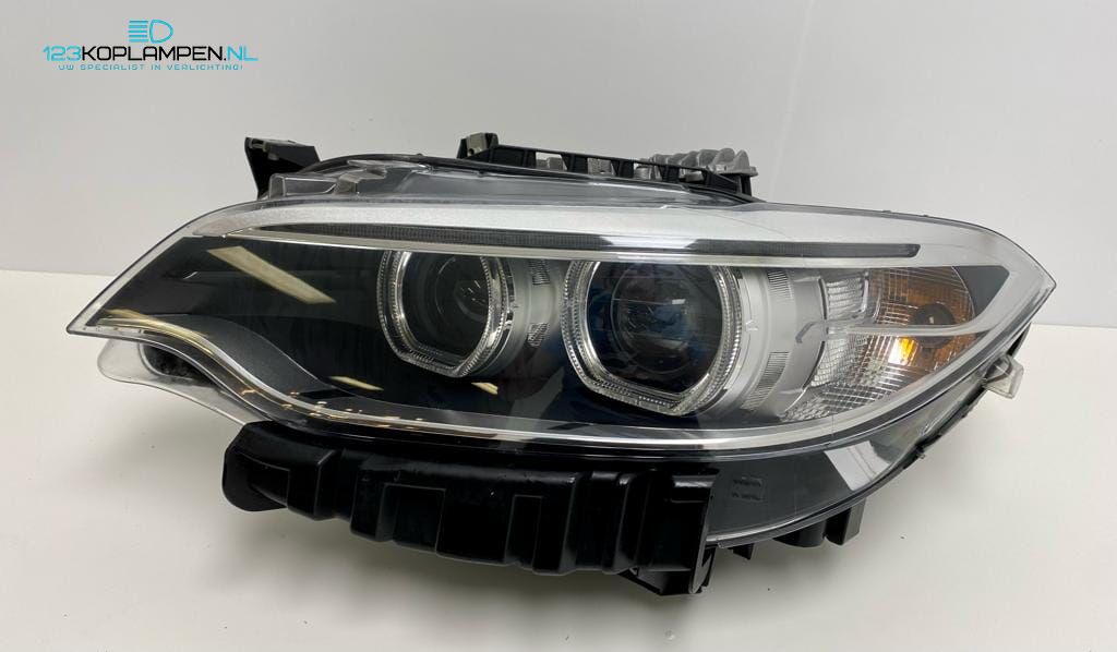 BMW 2 Serie F22 / F23 Bi Xenon LED koplamp links headlight left and right usado en Menorca