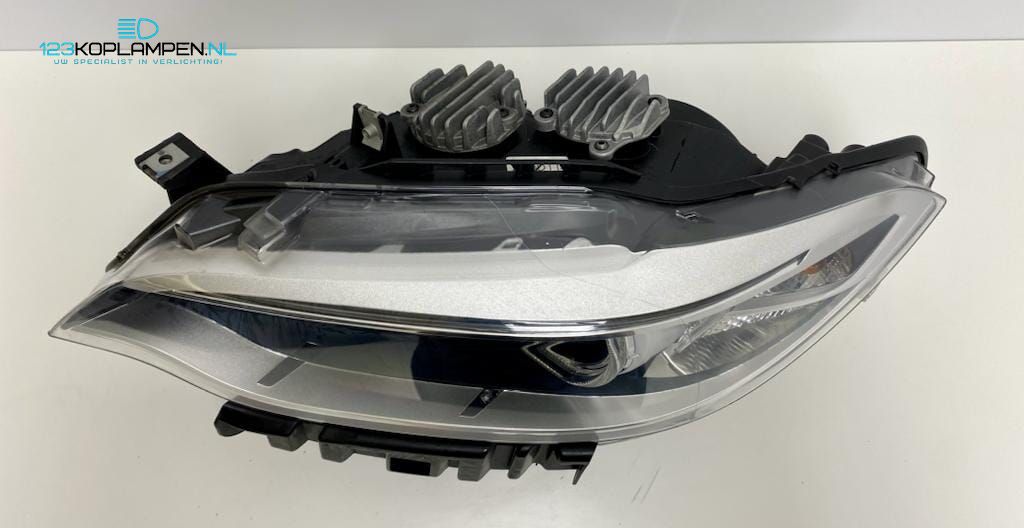 BMW 2 Serie F22 / F23 Bi Xenon LED koplamp links headlight left and right usado en Menorca foto 2