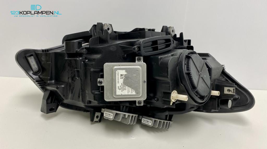 BMW 2 Serie F22 / F23 Bi Xenon LED koplamp links headlight left and right usado en Menorca foto 5