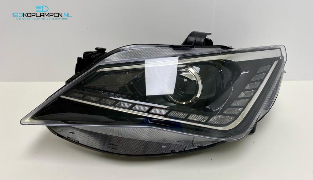 Seat Ibiza 6J Facelift Bi Xenon LED koplamp links headlight left and right usado en Menorca