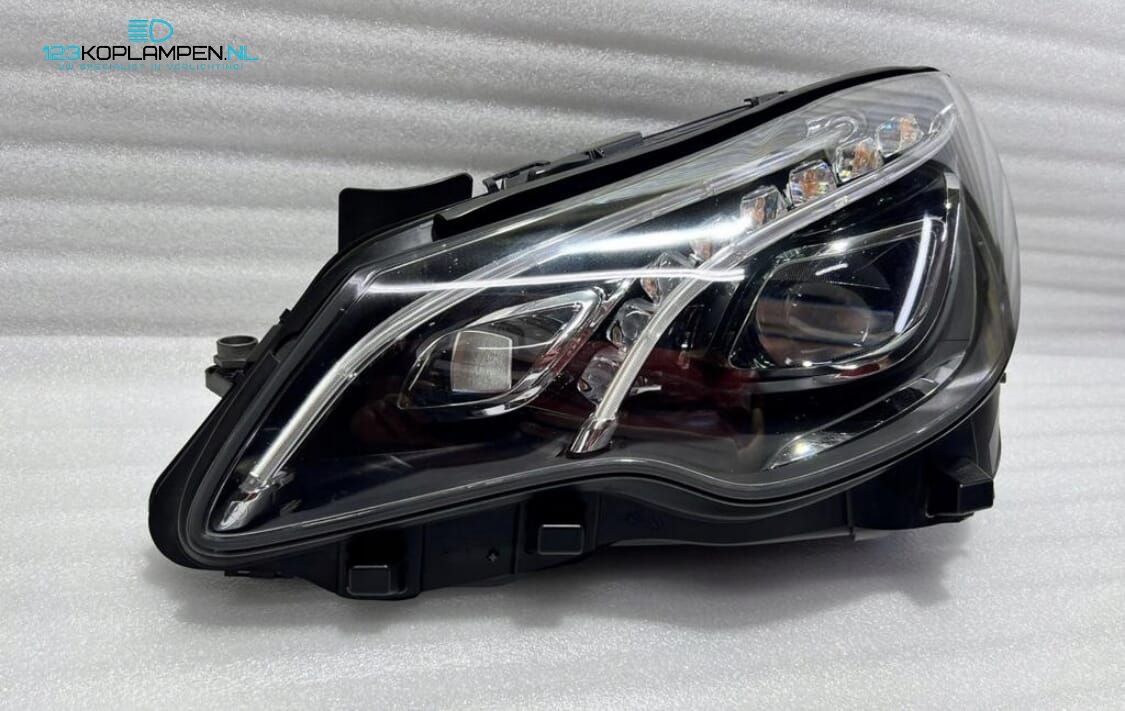 Mercedes E Clase W207 Facelift Full Led Koplamp links headlight left and right usado en Menorca foto 2