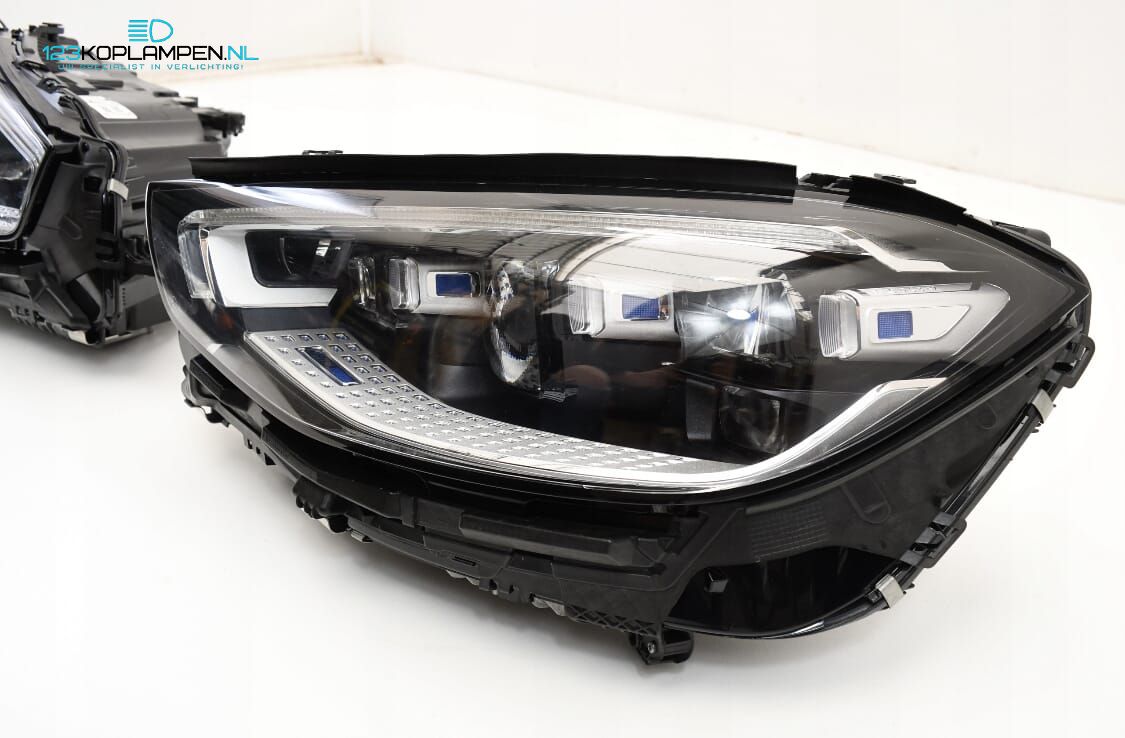Mercedes S Clase W223 Digital Light White Full LED koplamp links headlight left and right usado en Menorca