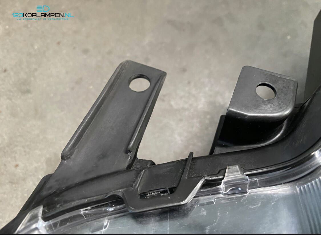Toyota Yaris Cross koplamp links rechts headlight left and right usado en Menorca foto 8