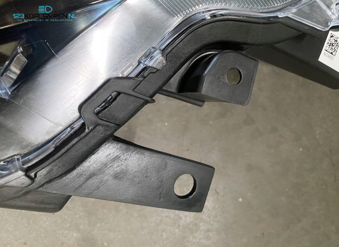 Toyota Yaris Cross koplamp links rechts headlight left and right usado en Menorca foto 6