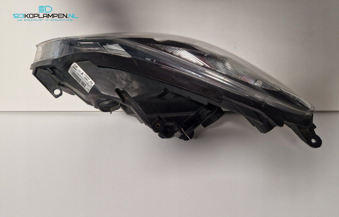 Opel Corsa D Facelift koplamp rechts headlight left and right usado en Menorca foto 3