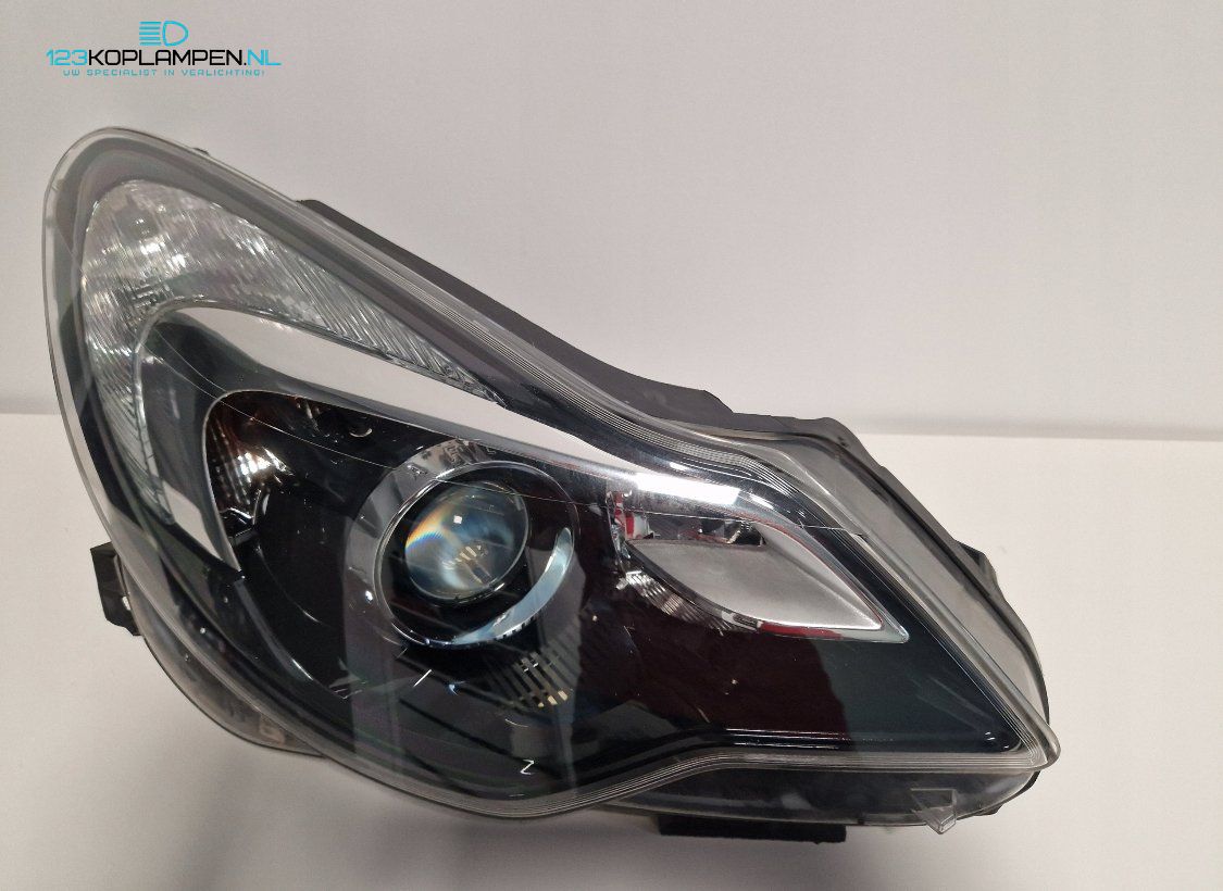 Opel Corsa D Facelift koplamp rechts headlight left and right usado en Menorca foto 2