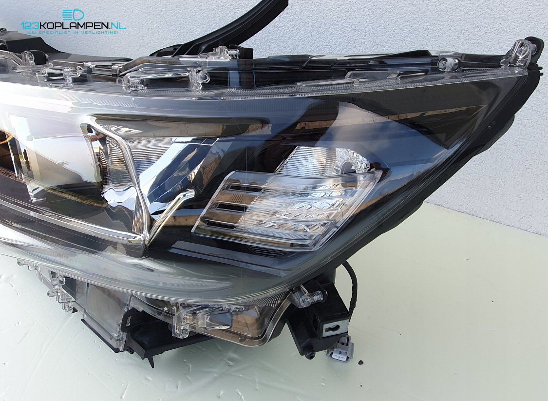 Toyota Land Cruiser 150 Full Led koplamp links rechts headlight left and right usado en Menorca foto 3