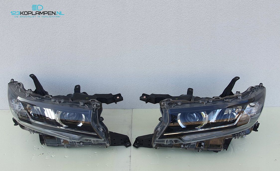 Toyota Land Cruiser 150 Full Led koplamp links rechts headlight left and right usado en Menorca
