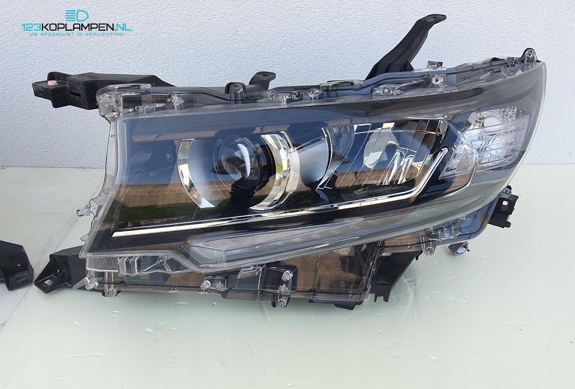 Toyota Land Cruiser 150 Full Led koplamp links rechts headlight left and right usado en Menorca foto 2