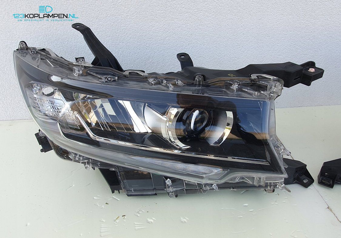 Toyota Land Cruiser 150 Full Led koplamp links rechts headlight left and right usado en Menorca foto 4