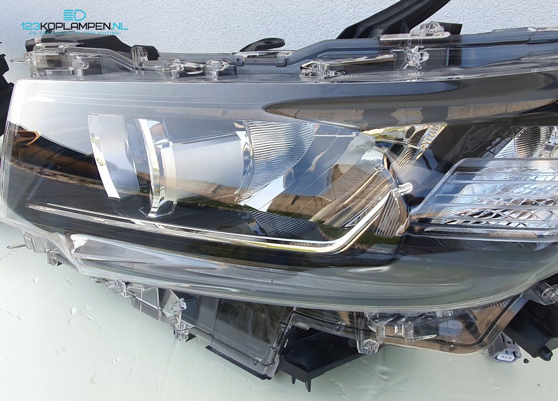 Toyota Land Cruiser 150 Full Led koplamp links rechts headlight left and right usado en Menorca foto 6