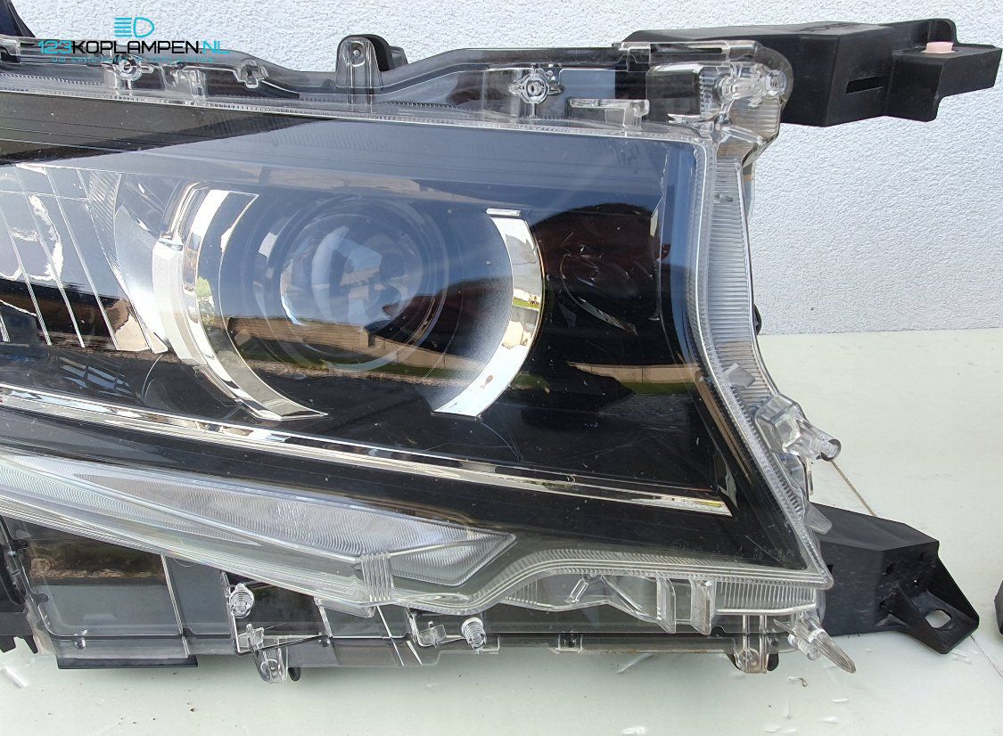 Toyota Land Cruiser 150 Full Led koplamp links rechts headlight left and right usado en Menorca foto 7