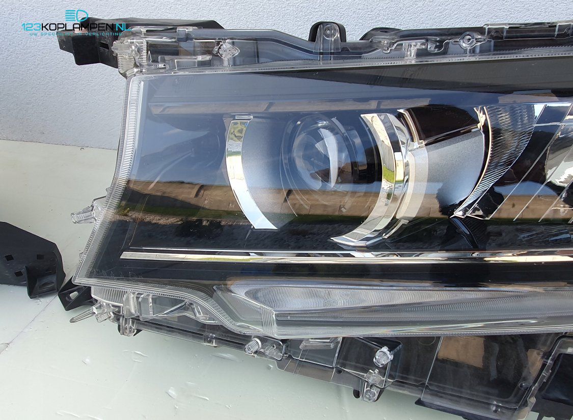 Toyota Land Cruiser 150 Full Led koplamp links rechts headlight left and right usado en Menorca foto 5
