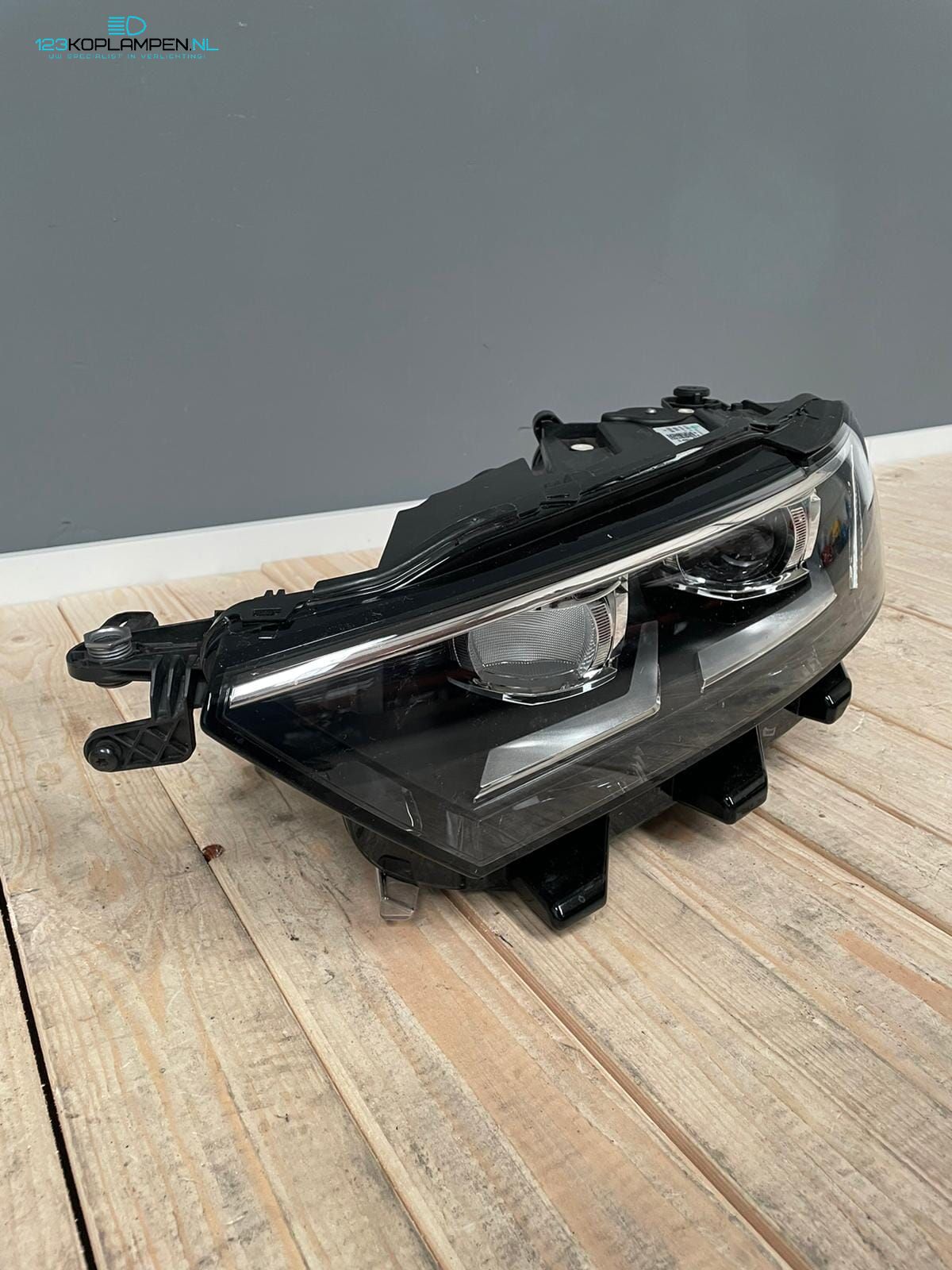 VW Volkswagen T-Roc Full LED koplamp links headlight left and right usado en Menorca foto 2