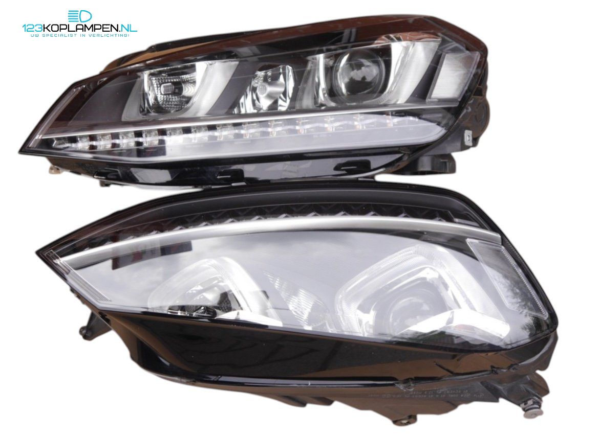 Volkswagen Golf 7 Bi-Xenon R R20 Koplampen Set 5G1941751D / 5G1941752D headlight left and right usado en Menorca