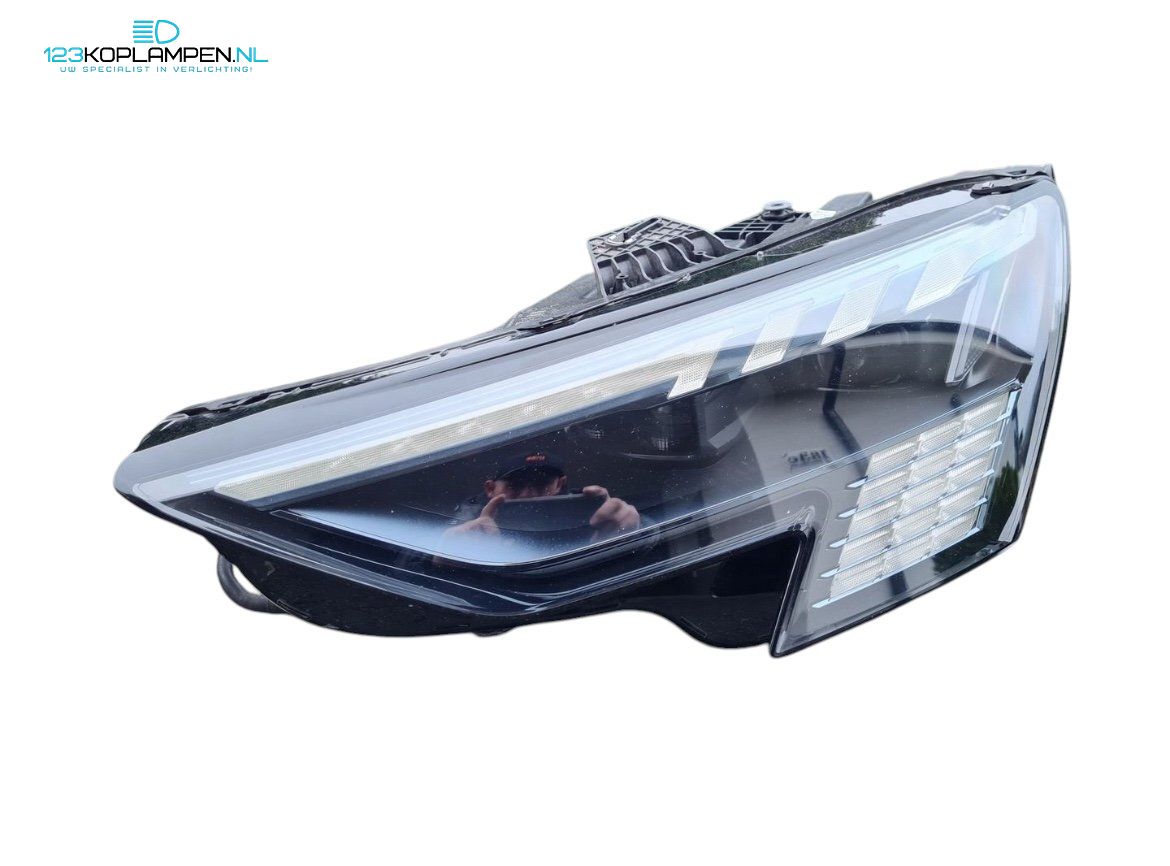 Audi A3 RS3 8Y Matrix Dynamic LED koplampen set 8Y0941035F 8Y0941036F headlight left and right usado en Menorca foto 3