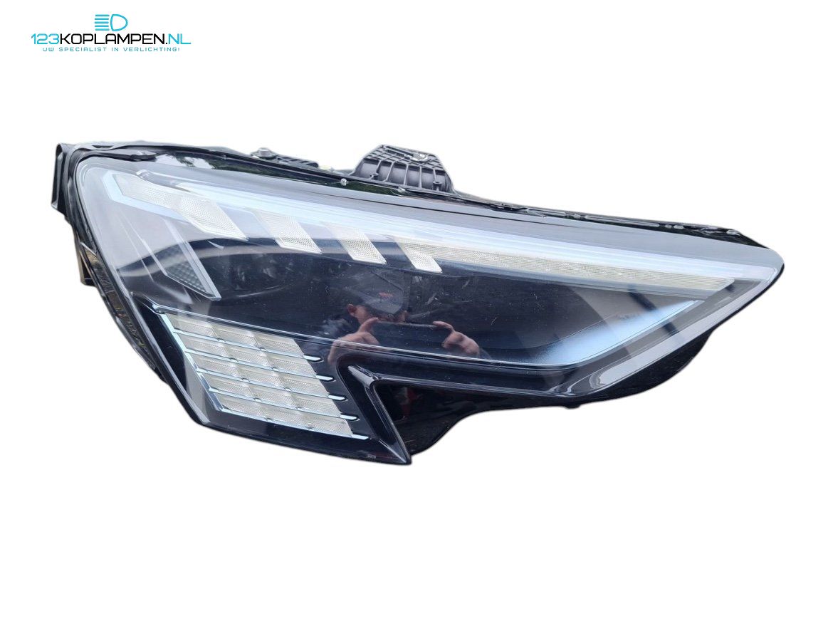 Audi A3 RS3 8Y Matrix Dynamic LED koplampen set 8Y0941035F 8Y0941036F headlight left and right usado en Menorca foto 2