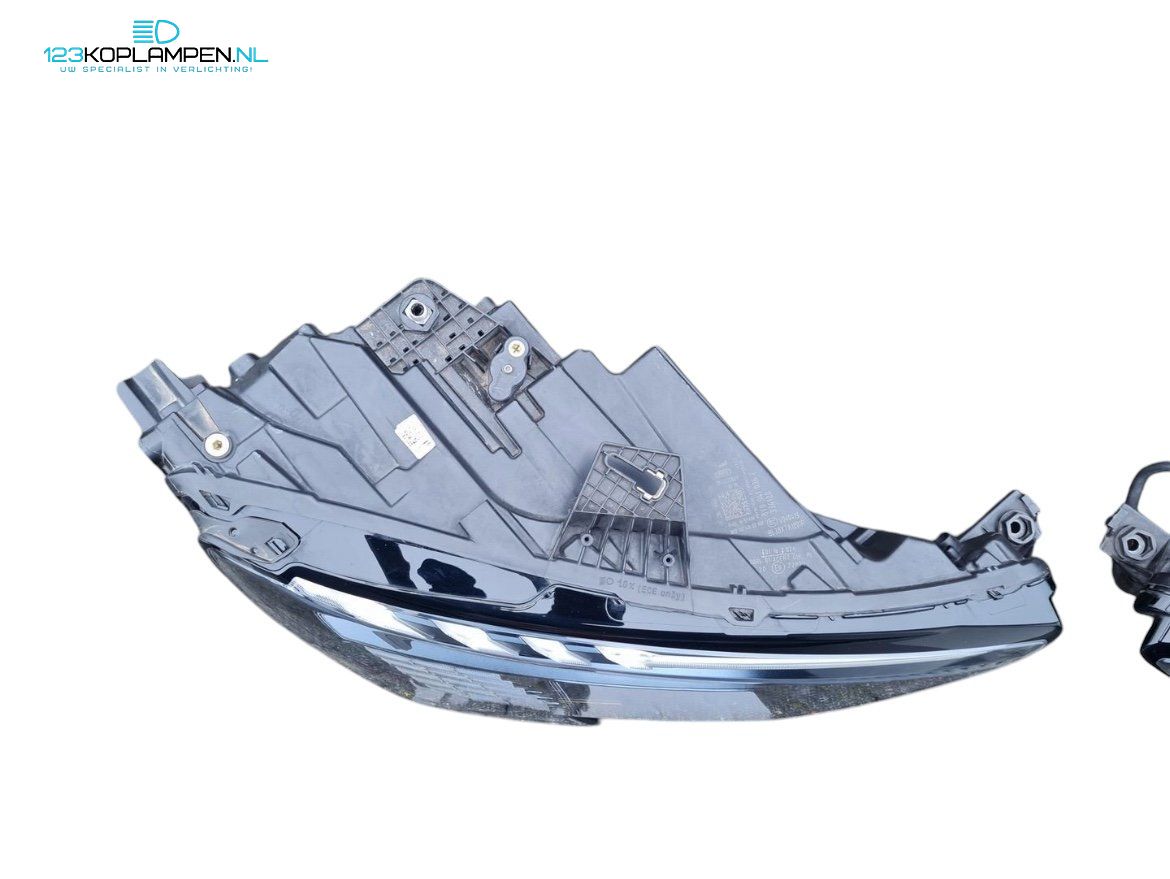 Audi A3 RS3 8Y Matrix Dynamic LED koplampen set 8Y0941035F 8Y0941036F headlight left and right usado en Menorca foto 4