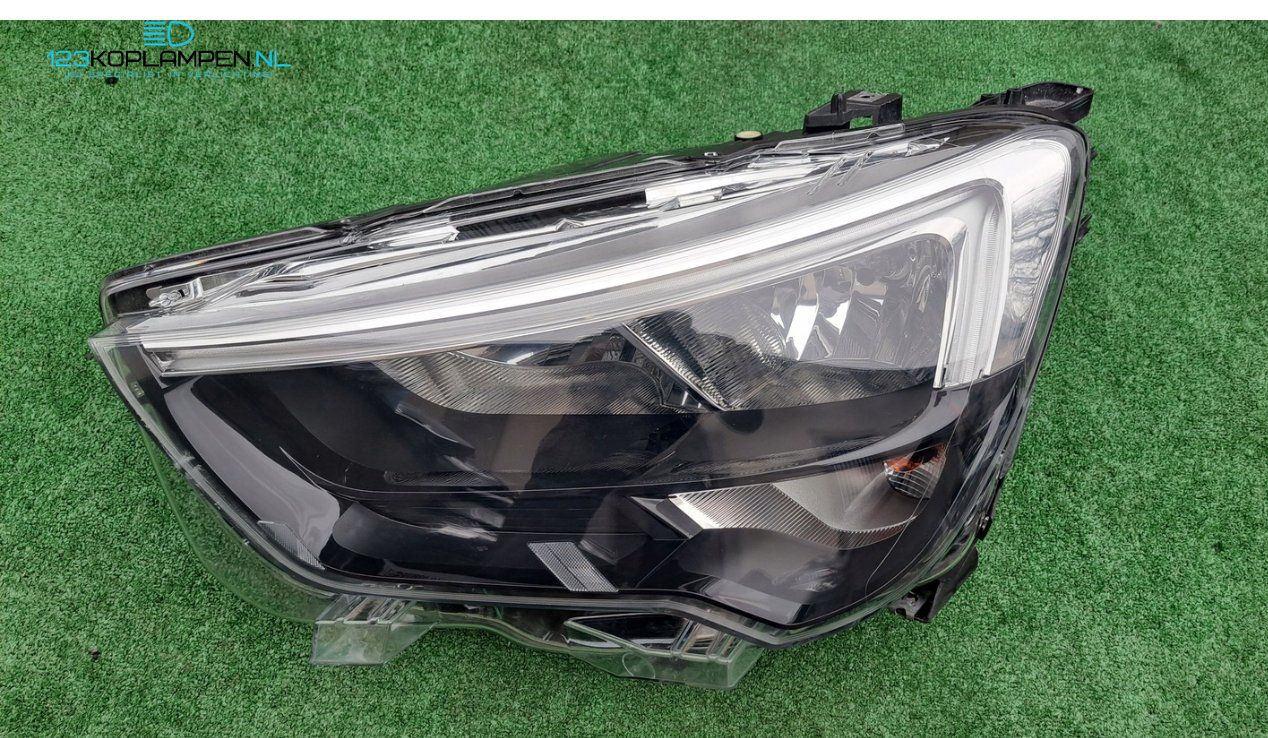 Opel Combo E koplamp links – 90145357 headlight left and right usado en Menorca