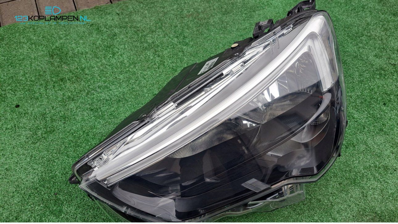 Opel Combo E koplamp links – 90145357 headlight left and right usado en Menorca foto 4