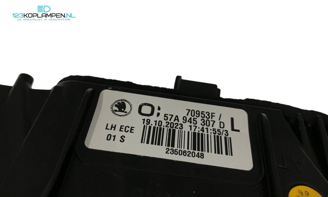 Skoda Karoq facelift achterlichten LED links binnen en buiten tail light left and right usado en Menorca foto 3