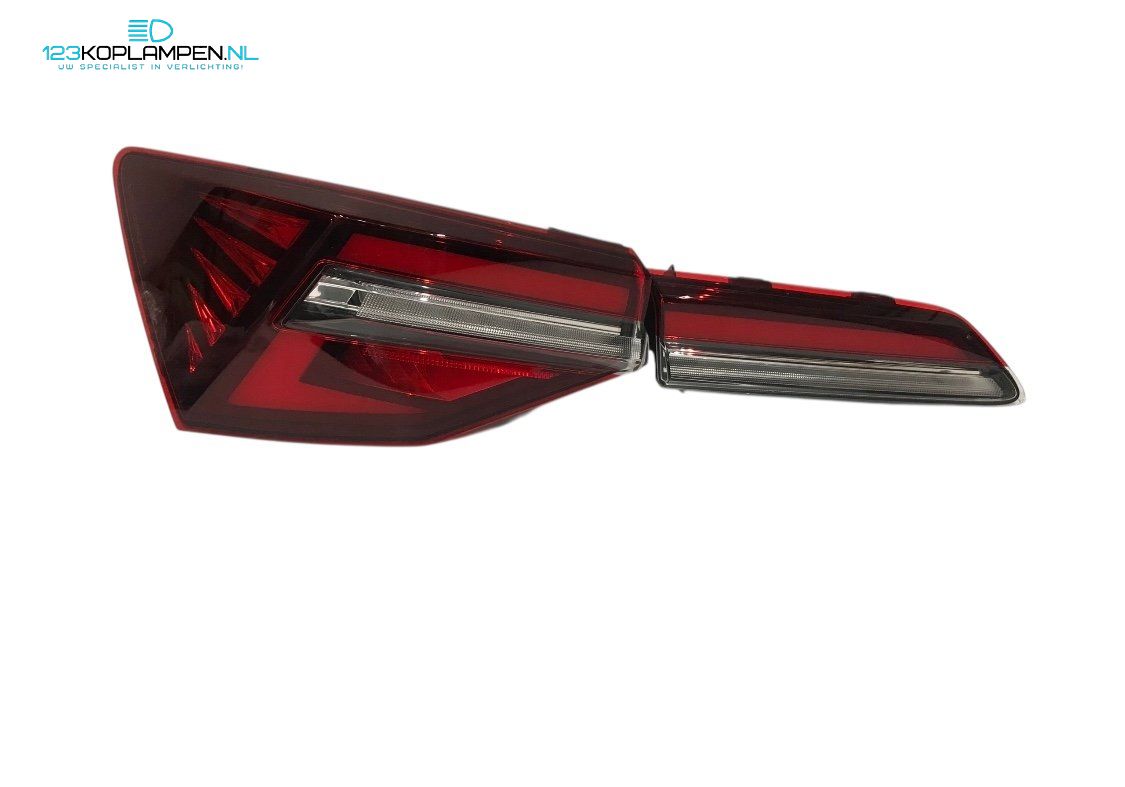 Skoda Karoq facelift achterlichten LED links binnen en buiten tail light left and right usado en Menorca