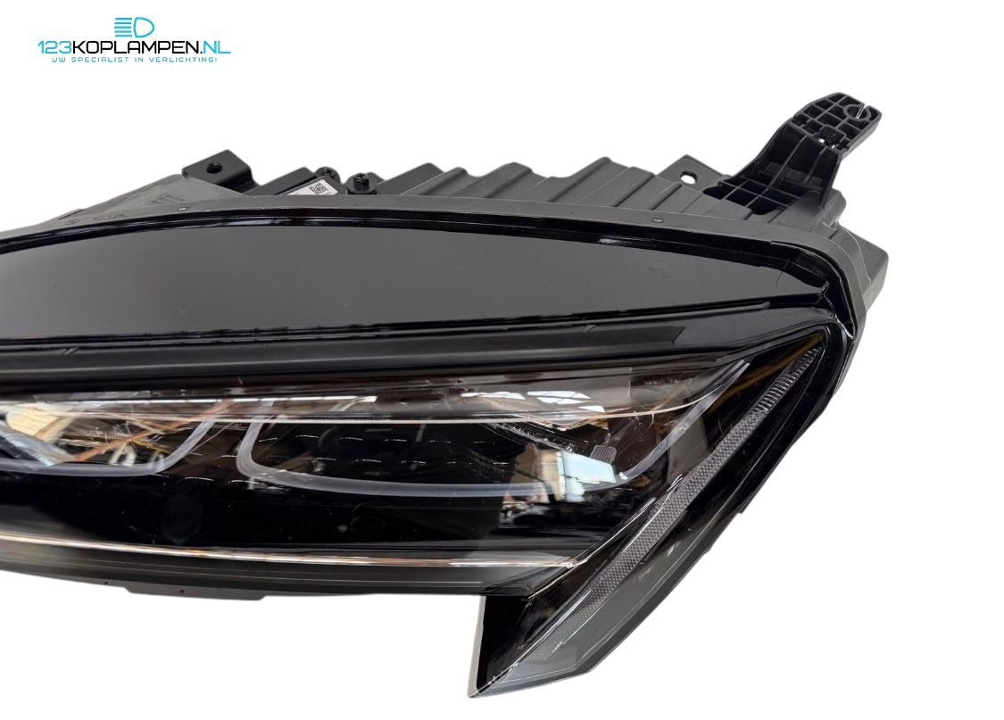 Audi A3 8Y Sportback LED Taillights Taillight headlight left and right usado en Menorca foto 5