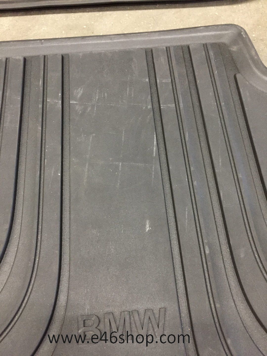 Automatten all weather achterzijde BMW 1 en 2 serie F21 F22 F87 oe 51472297420 car mats single usado en Menorca foto 2