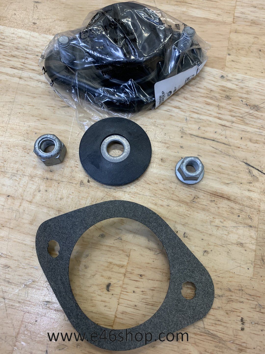 TUSSENLAGER ACHTERSCHOKBREKER BMW E36 E46 Z3 OE 33521092362 strut bearing single usado en Menorca