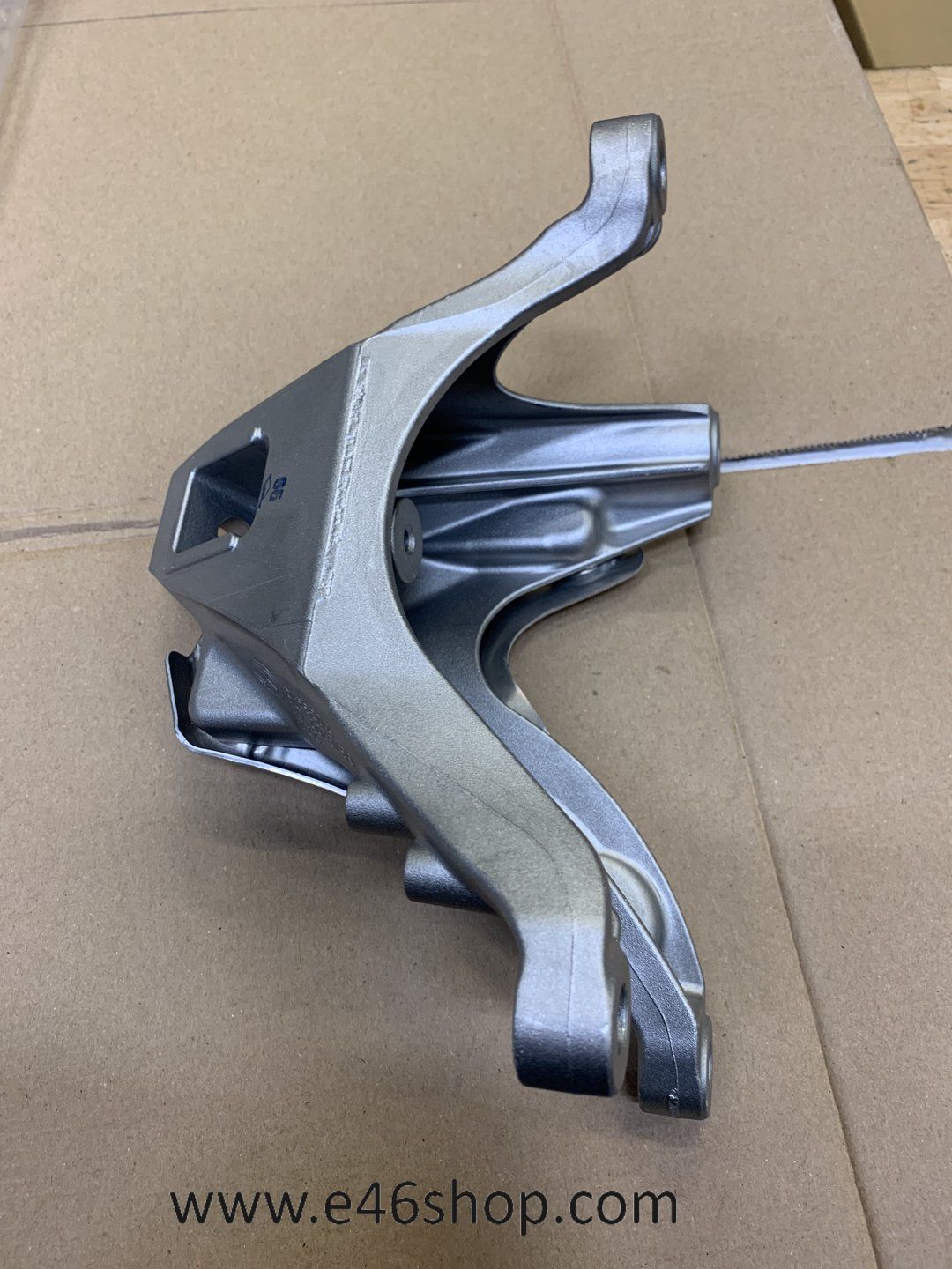 MOTORSTEUN BMW M340i Z4 M40i oe 22116876202 engine mount engine rubber usado en Menorca foto 3