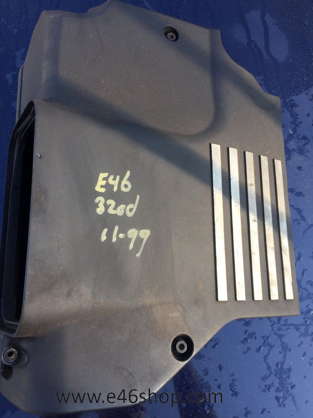 Afdekplaat motor BMW E46 320d oem 2246995 engine cover usado en Menorca