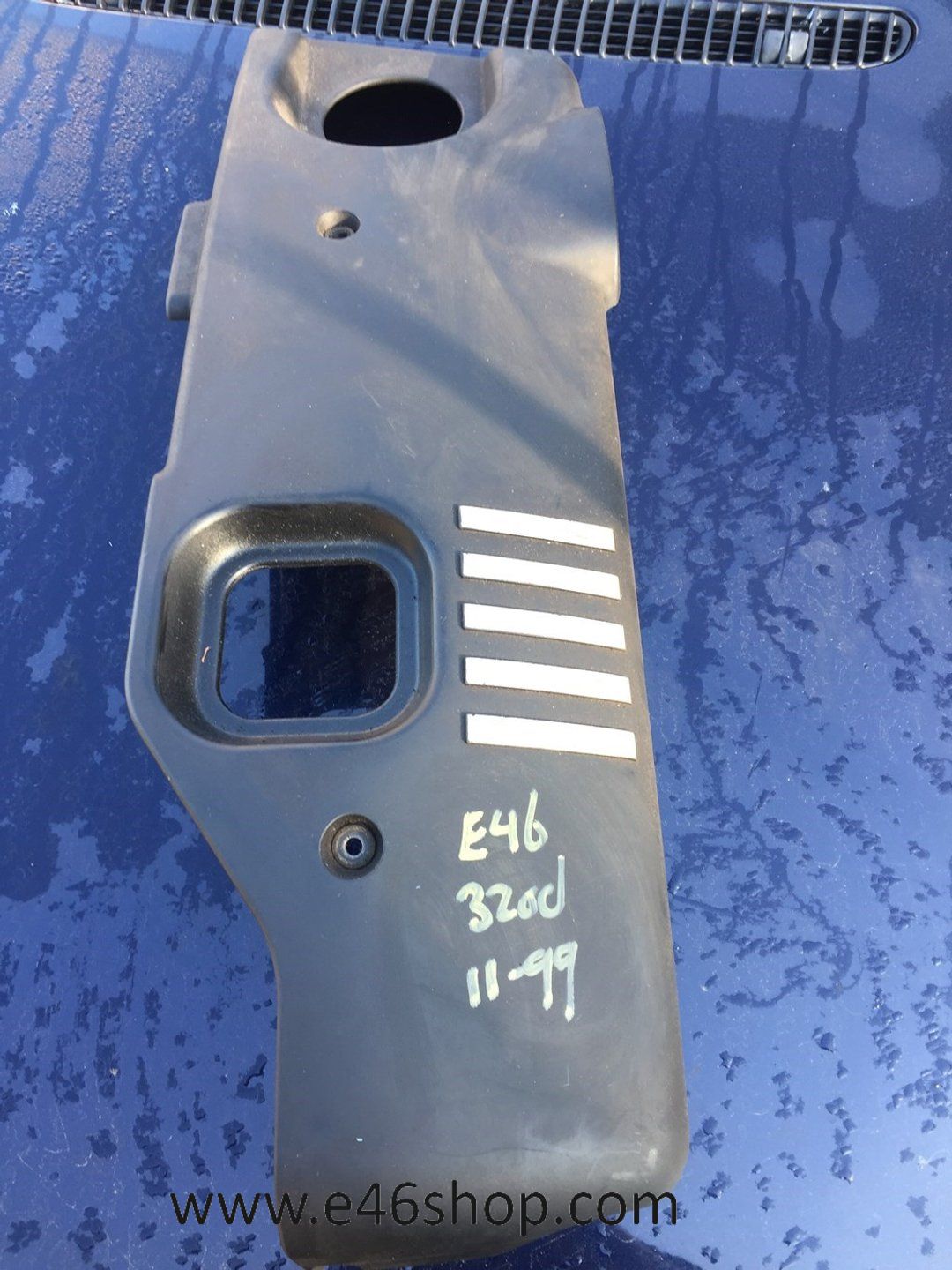 Afdekplaat BMW E46 320d 1999 tevens vel meer BMW onderdelen engine cover usado en Menorca
