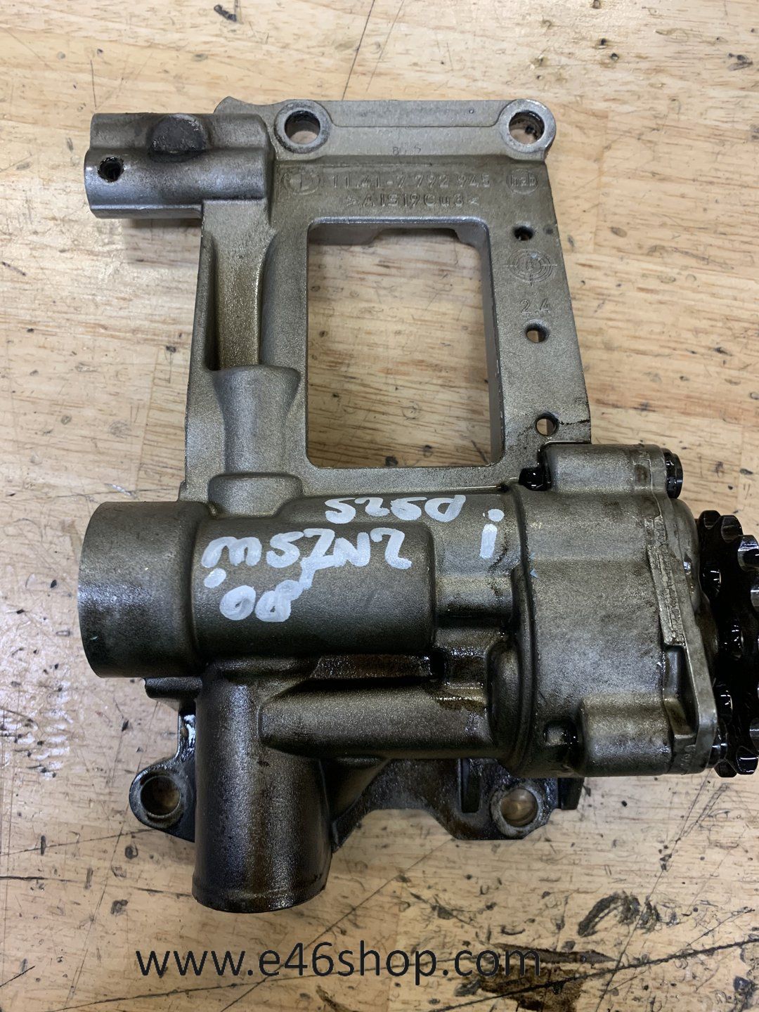 OLIEPOMP BMW M57N2 DIESEL MOTOR OE 7792945 oil pump usado en Menorca