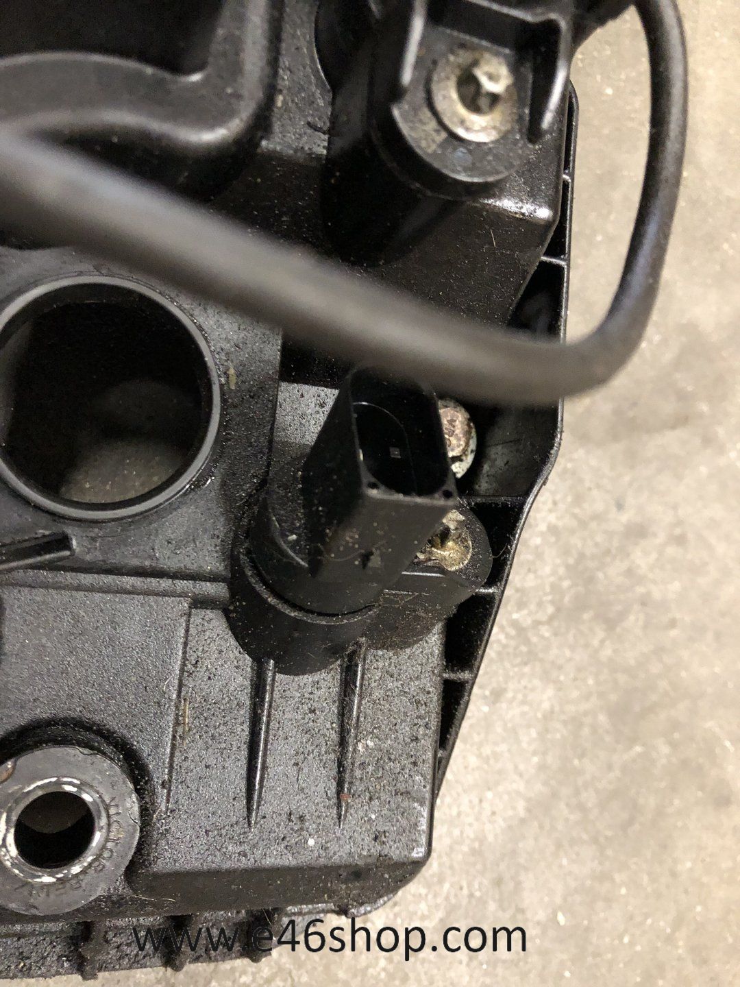 KLEPPENDEKSEL BMW 545i 2005 MET SENSOREN valve cap usado en Menorca foto 3