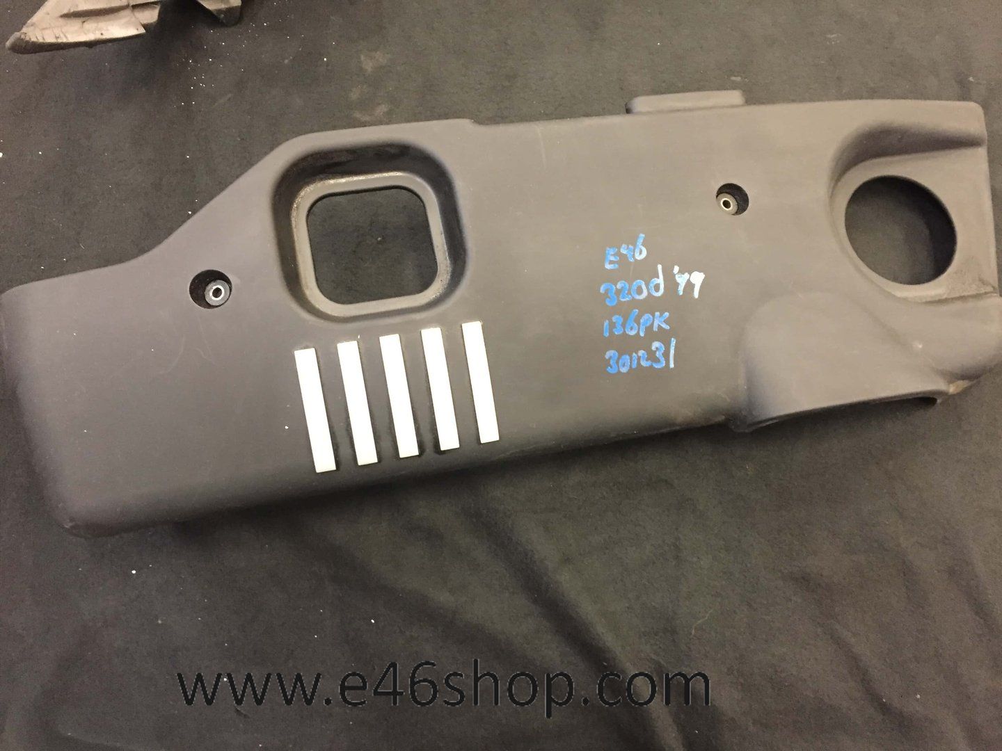Afdekplaat motor BMW E46 320 diesel engine cover usado en Menorca