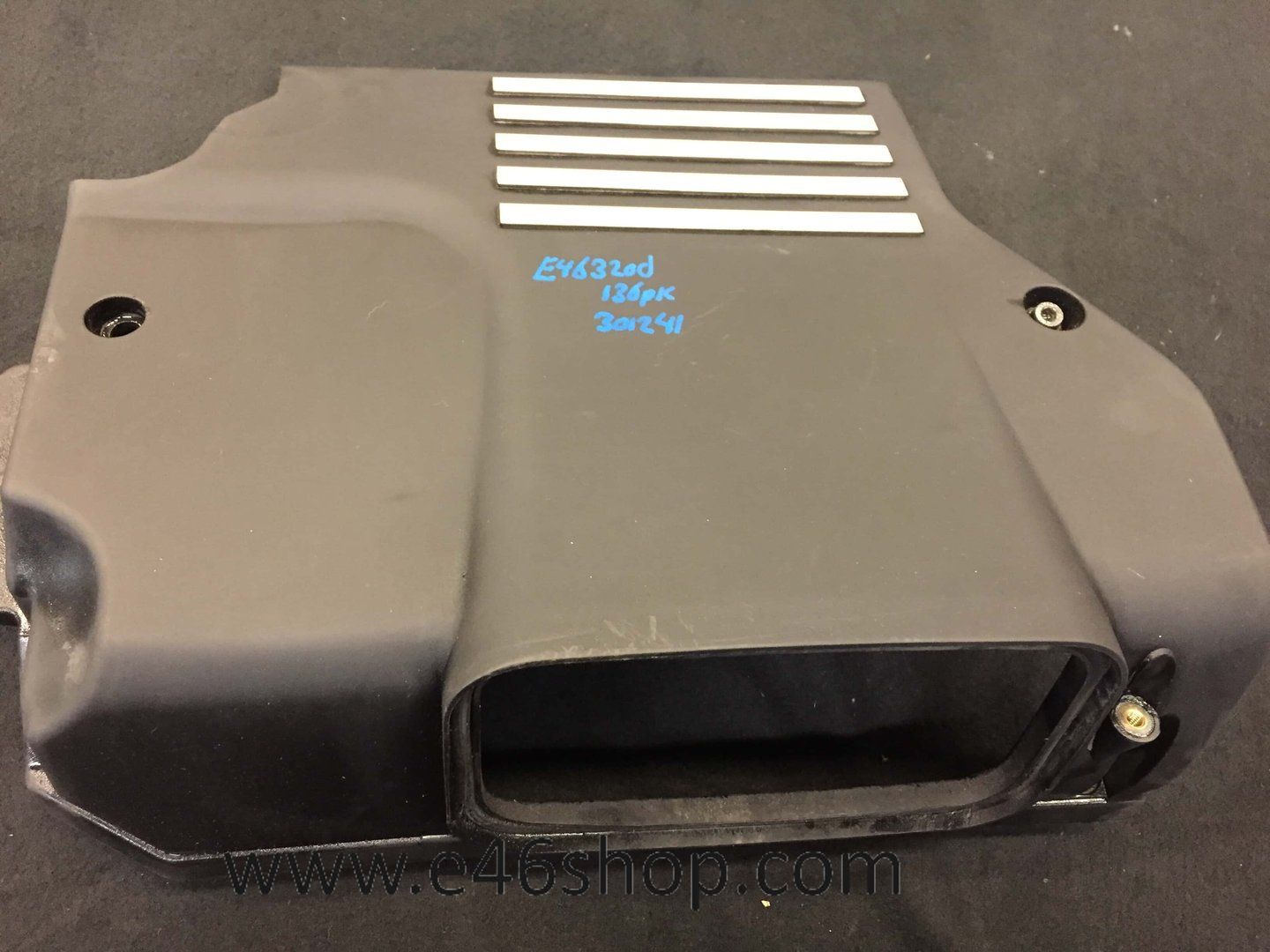 Motorafdekplaat BMW E46 320d oem 2246995 engine cover usado en Menorca