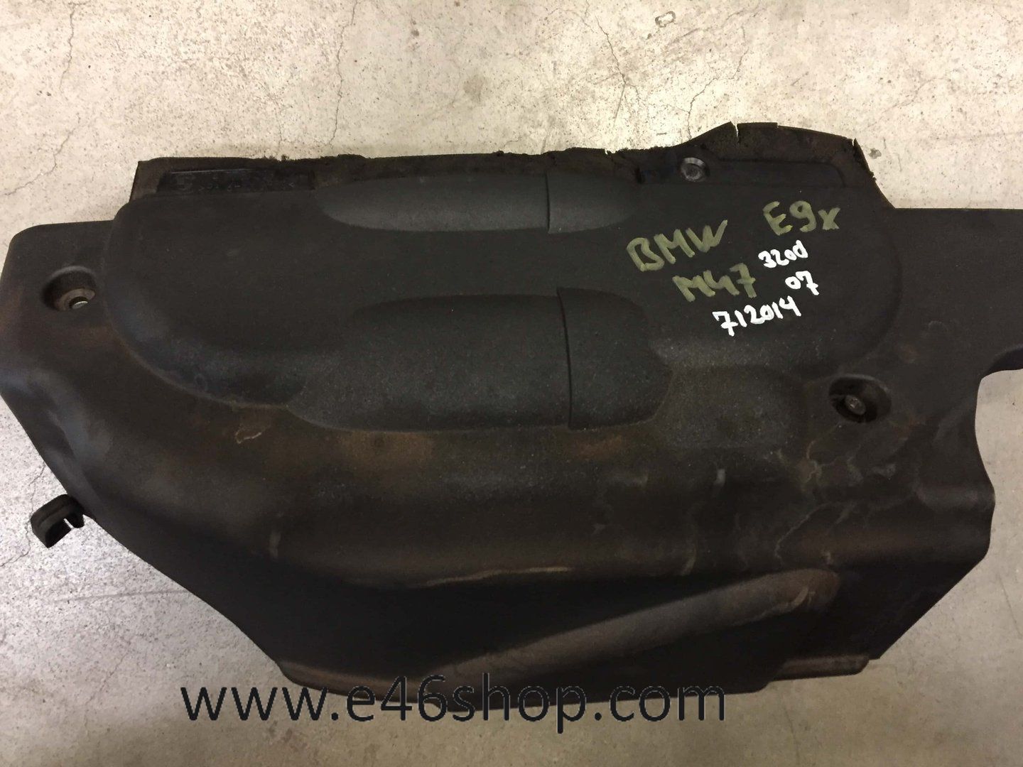 BMW E90 320d motorafdekplaat oem 143897 engine cover usado en Menorca