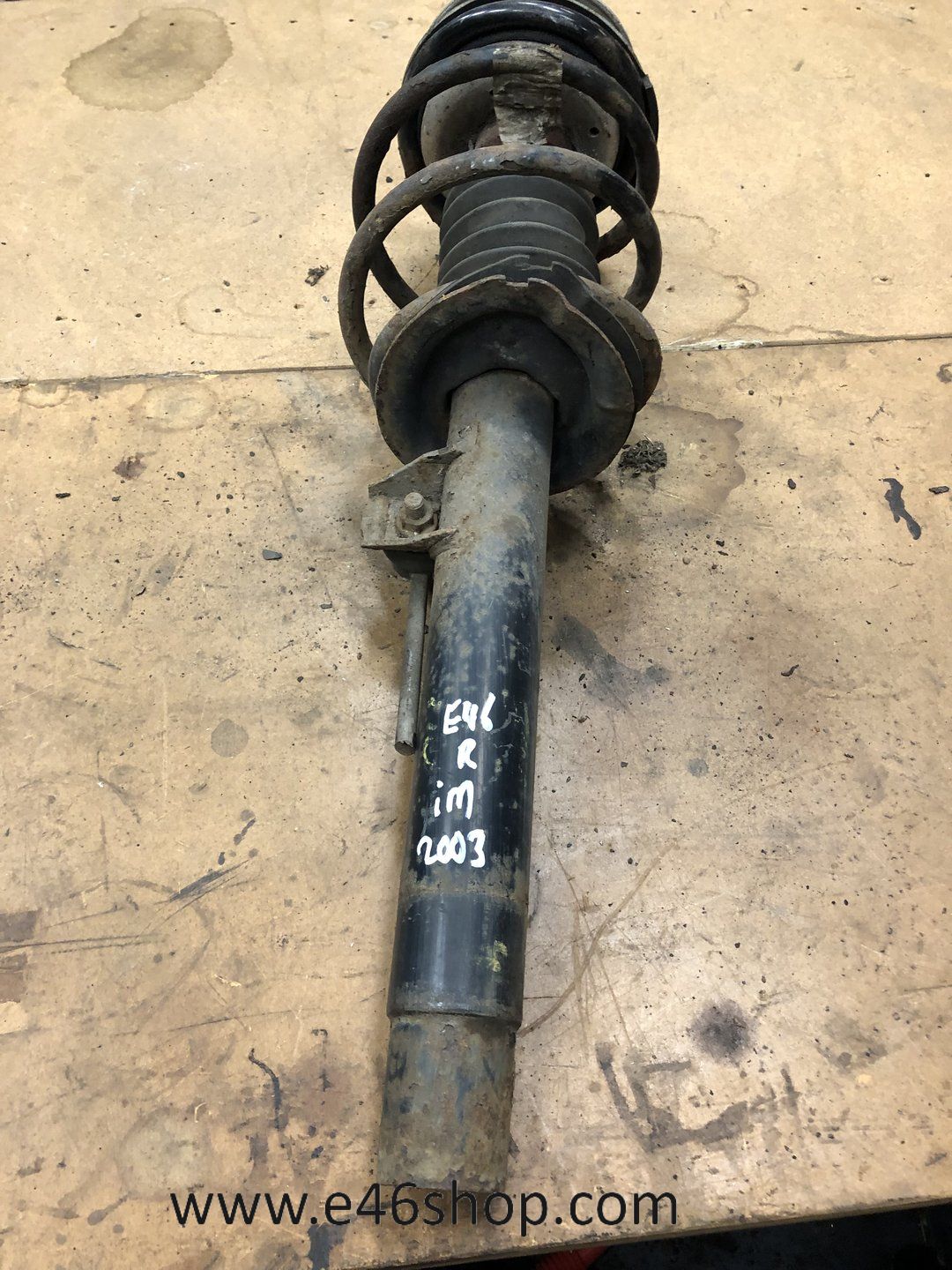 VEERPOOT SCHOKBREKER BMW E46 RECHTS strut complete single usado en Menorca