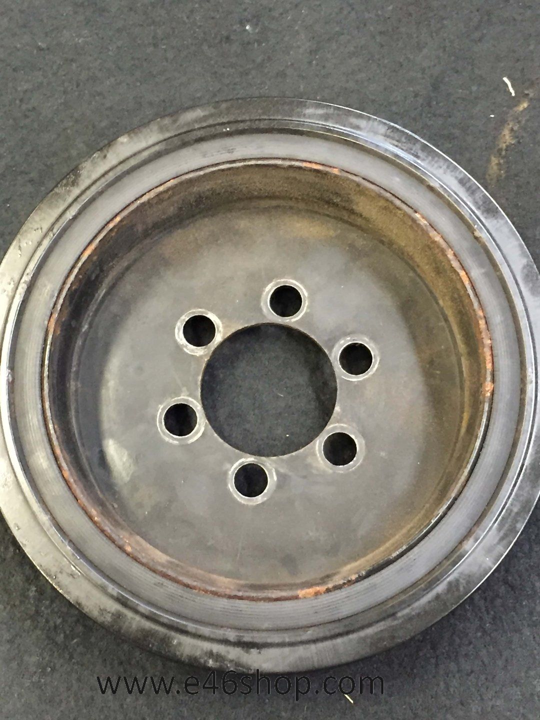 Krukaspoelie BMW E87 E90 E60 n43 motor crankshaft pulley usado en Menorca foto 3