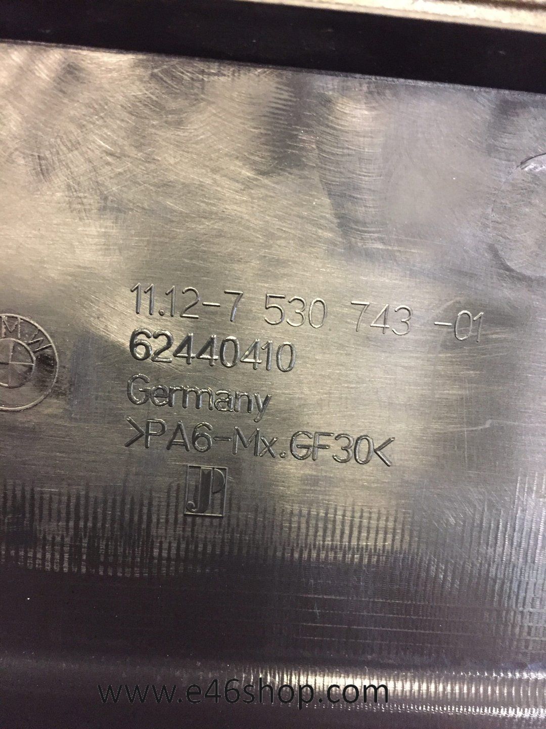 Afdekplaat motor BMW E81 E87 E46 E90 oem 7530743 engine cover usado en Menorca foto 4