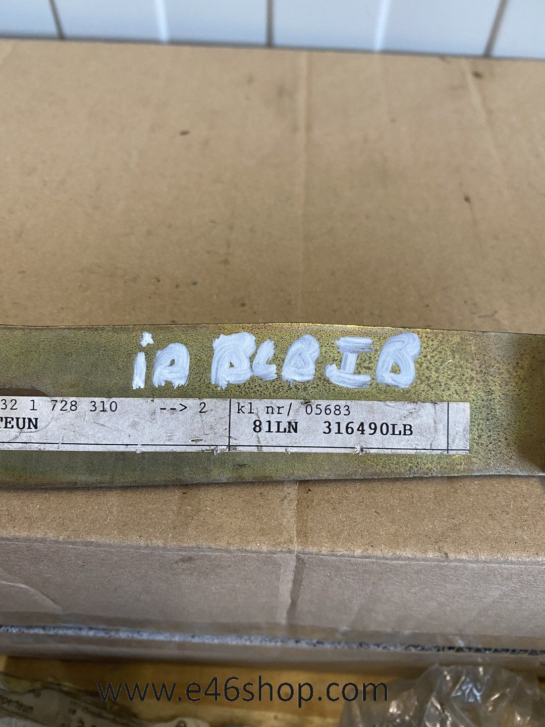 escape OPHANGBEUGEL BMW E34 OE 18321728310 other exhaust system usado en Menorca foto 4