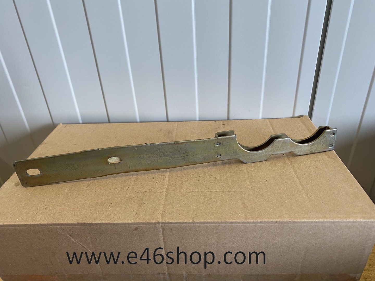 escape OPHANGBEUGEL BMW E34 OE 18321728310 other exhaust system usado en Menorca