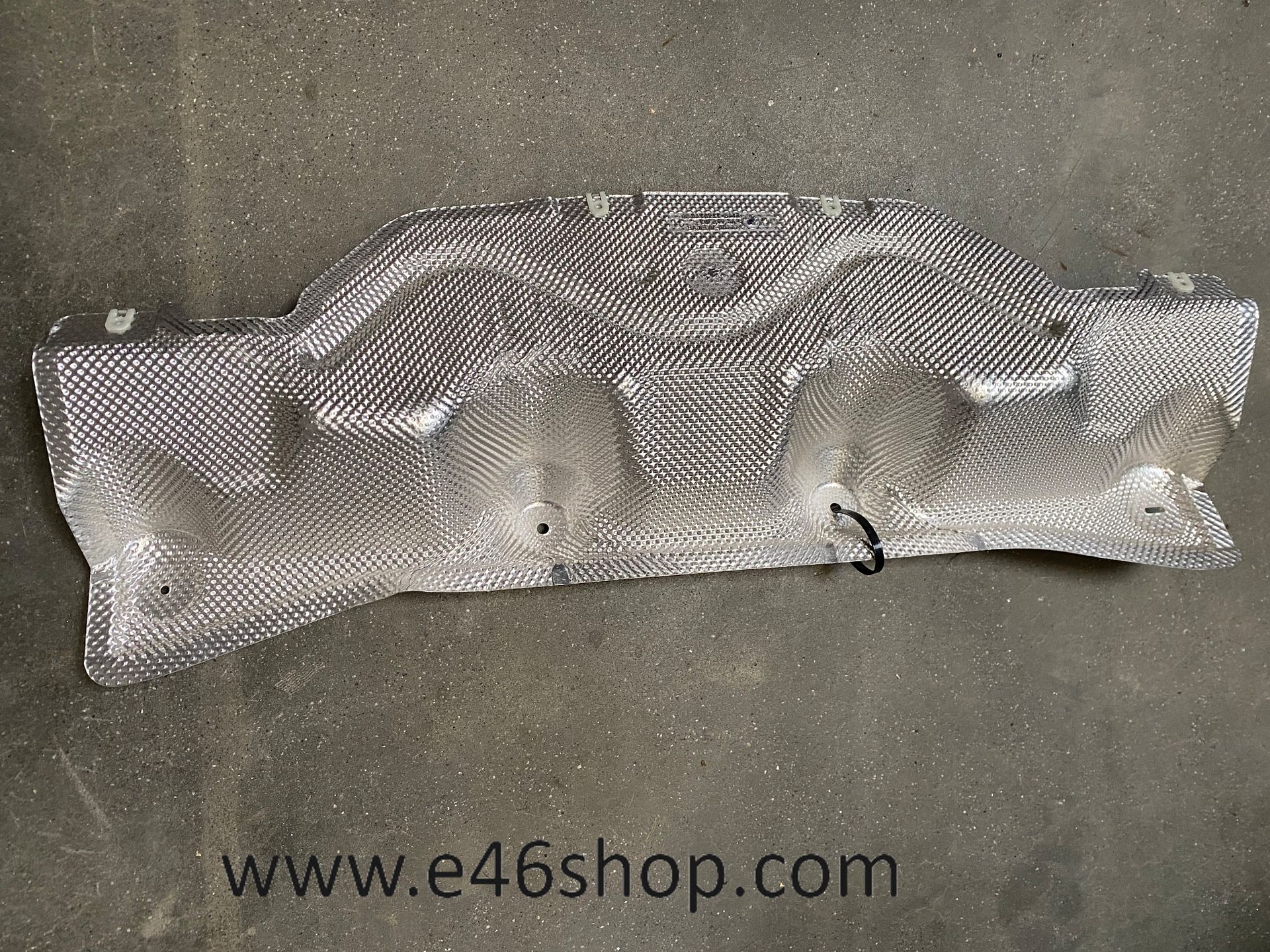 HITTESCHILD escape BMW "2 F46 OE 51487290740 exhaust heat shield usado en Menorca