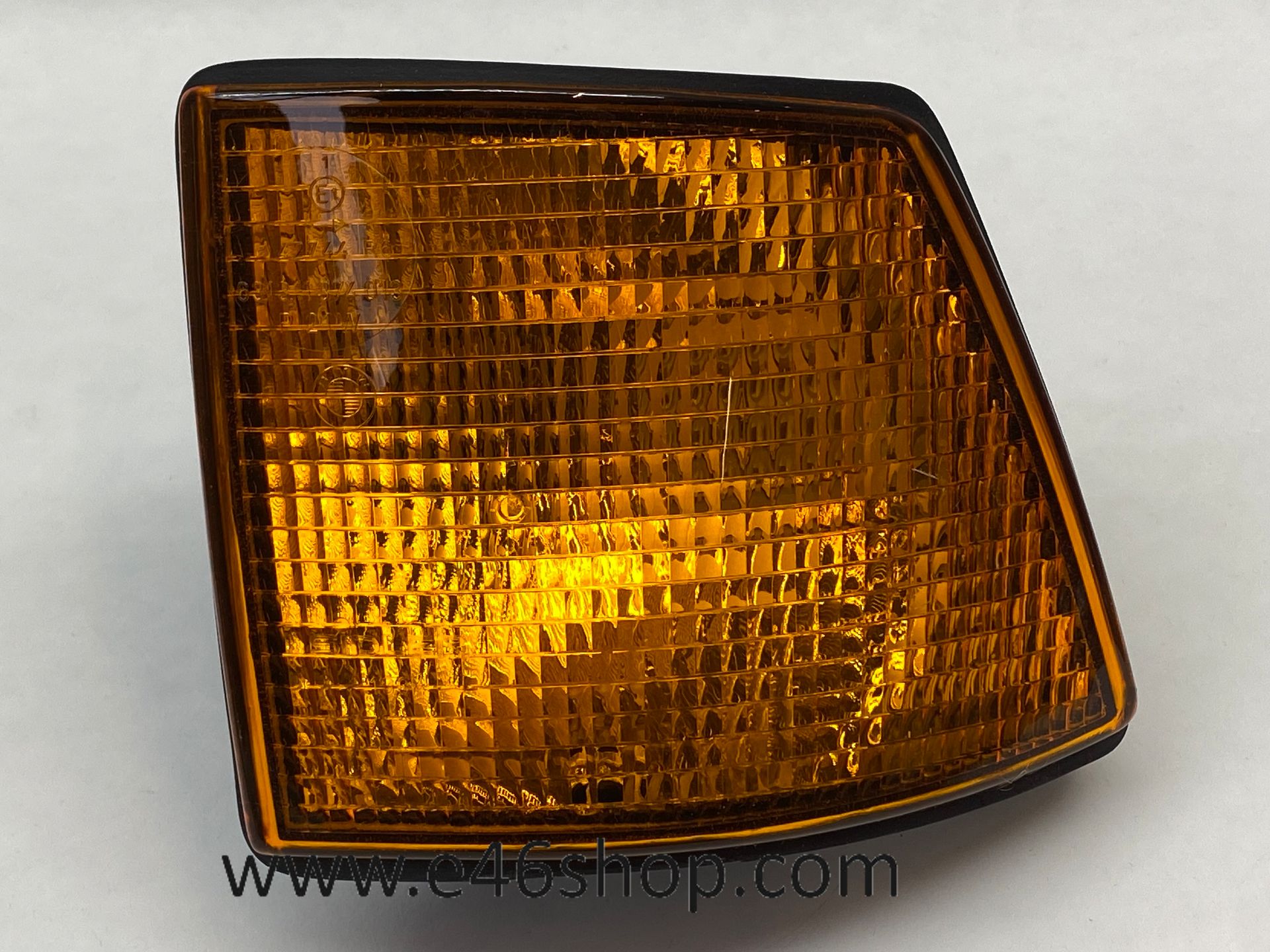 BMW "7 E32 KNIPPERLICHT LINKS VOOR OE 63131374011 blinker single usado en Menorca