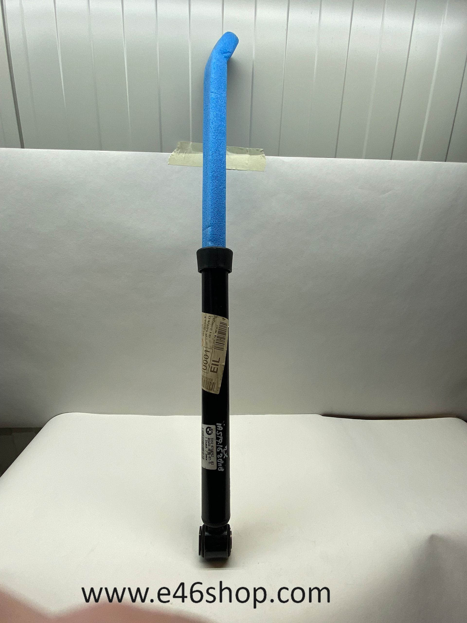 BMW E46 XI MODELS ACHTERSCHOKBREKER SET OE 33526759752 shock absorber left and right usado en Menorca foto 4