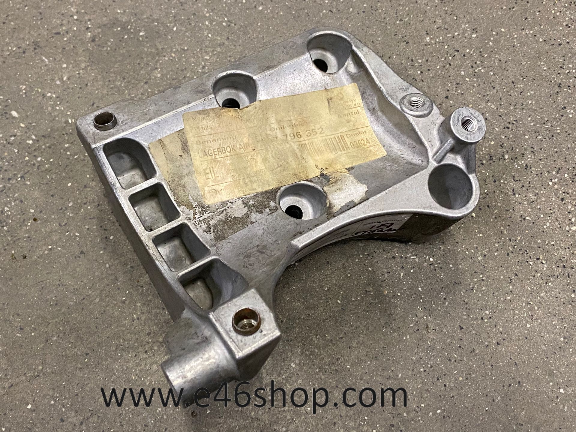 AIRCOPOMPSTEUN BMW E90 E91 E92 E63 X3 OE 64557796352 air conditioning pump support usado en Menorca foto 2