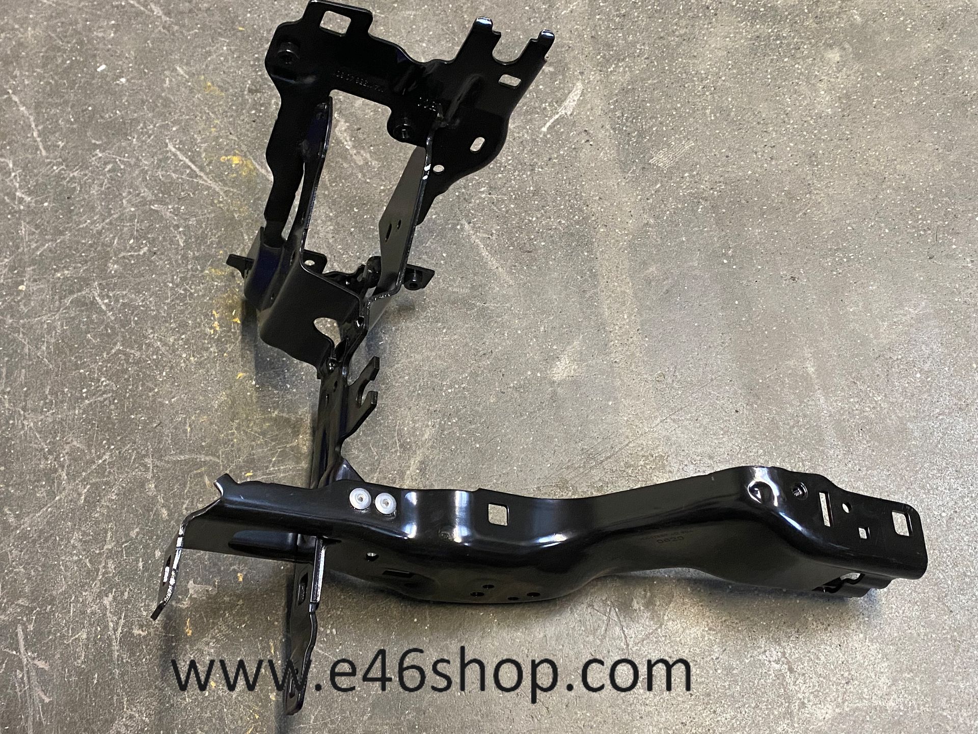 KOPLAMP BEVESTIGING BMW M5 M8 OE 51647383858 headlight frame single usado en Menorca