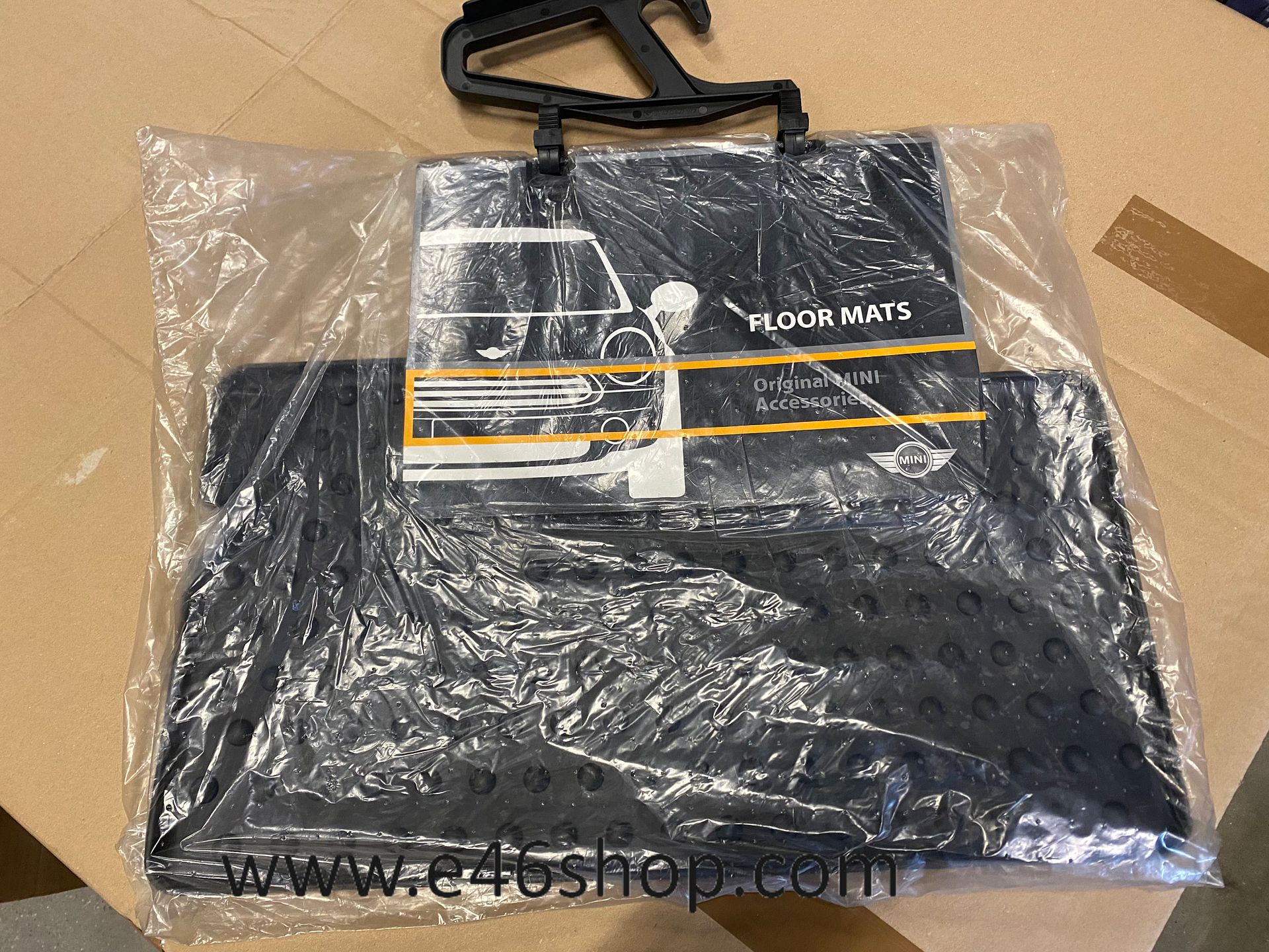 BMW / MINI AUTOMATTEN ACHTER ALL WHEATHER OE 51470416195 car mats left and right usado en Menorca