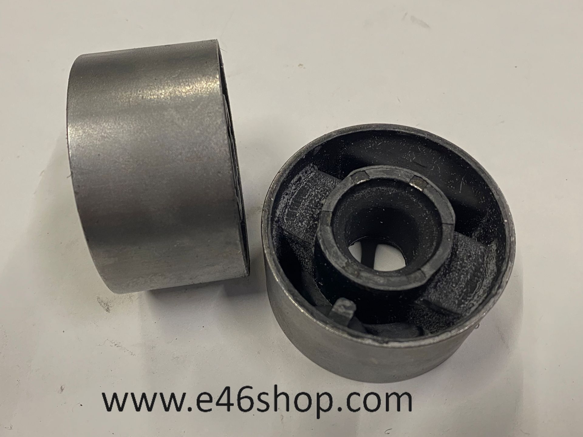BMW E36 - Z3 DRAAGARMRUBBERS OE 31129059288 nuevo rubber support arm rubber usado en Menorca